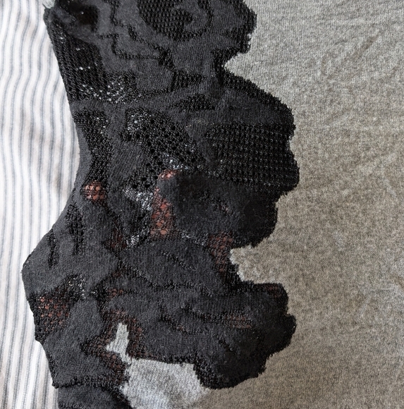 Escada Gray Turtleneck Sleeveless Sweater with Black Floral Applique sz M - Picture 7 of 8